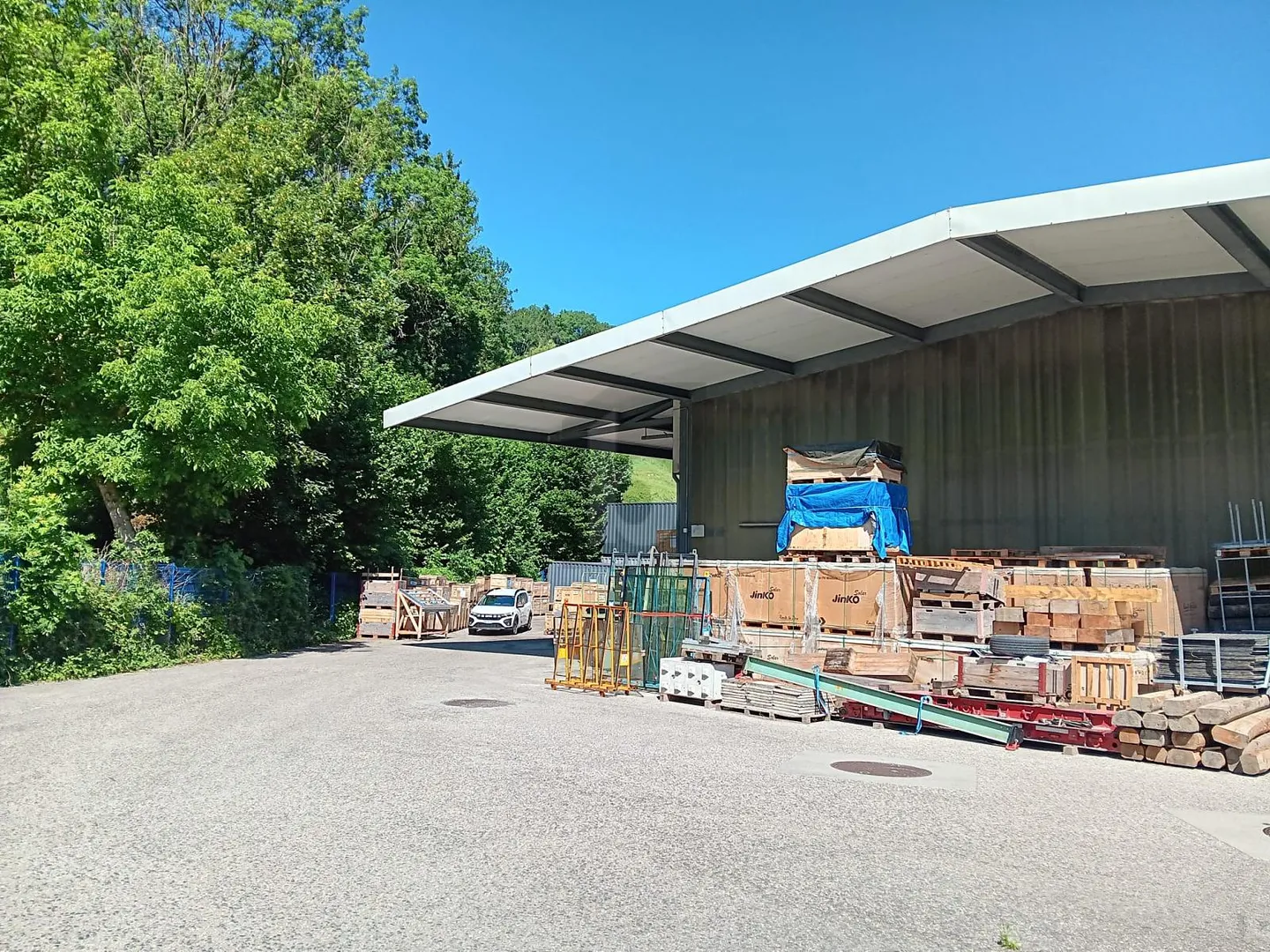 2 Cold Rooms and Office Near Yverdon! - Photo 1 of 6