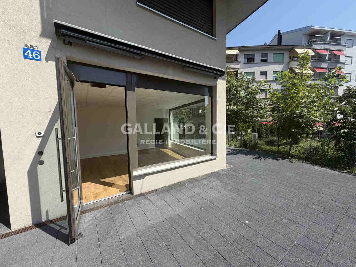 Bella superficie commerciale con vetrina e terrazza - Foto 2 di 5