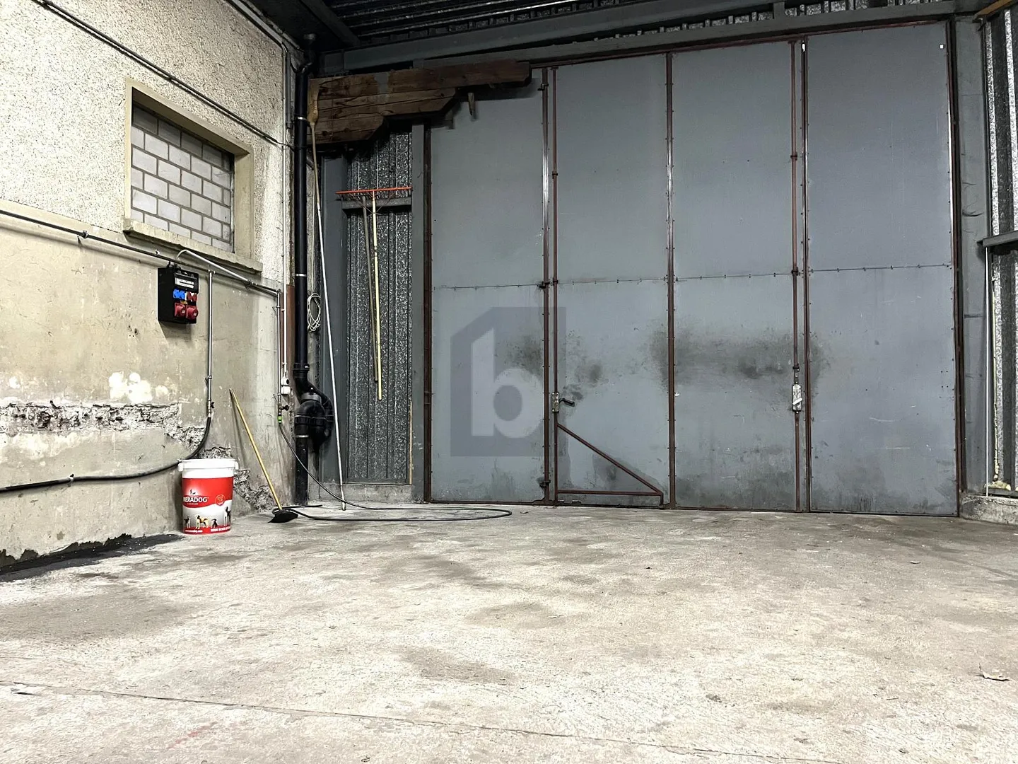 AUTO WORKSHOP FOR RENT - Photo 3 of 6