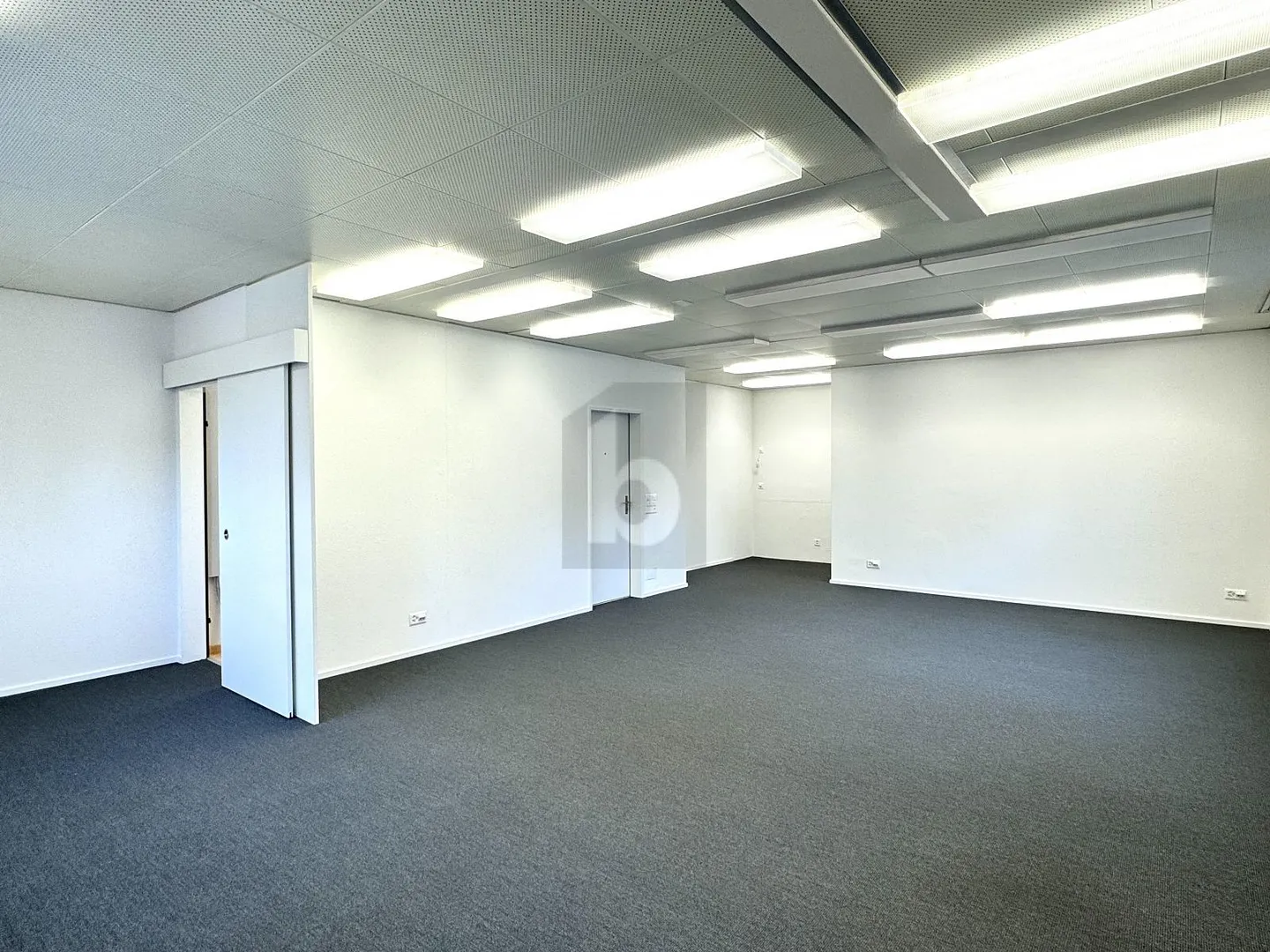 MODERN. CENTRAL. EFFICIENT. - Photo 2 of 5