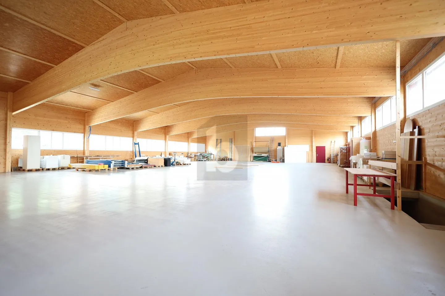 PRODUCTION AREA WITH 6 METERS OF INTERIOR HEIGHT - Photo 2 of 6