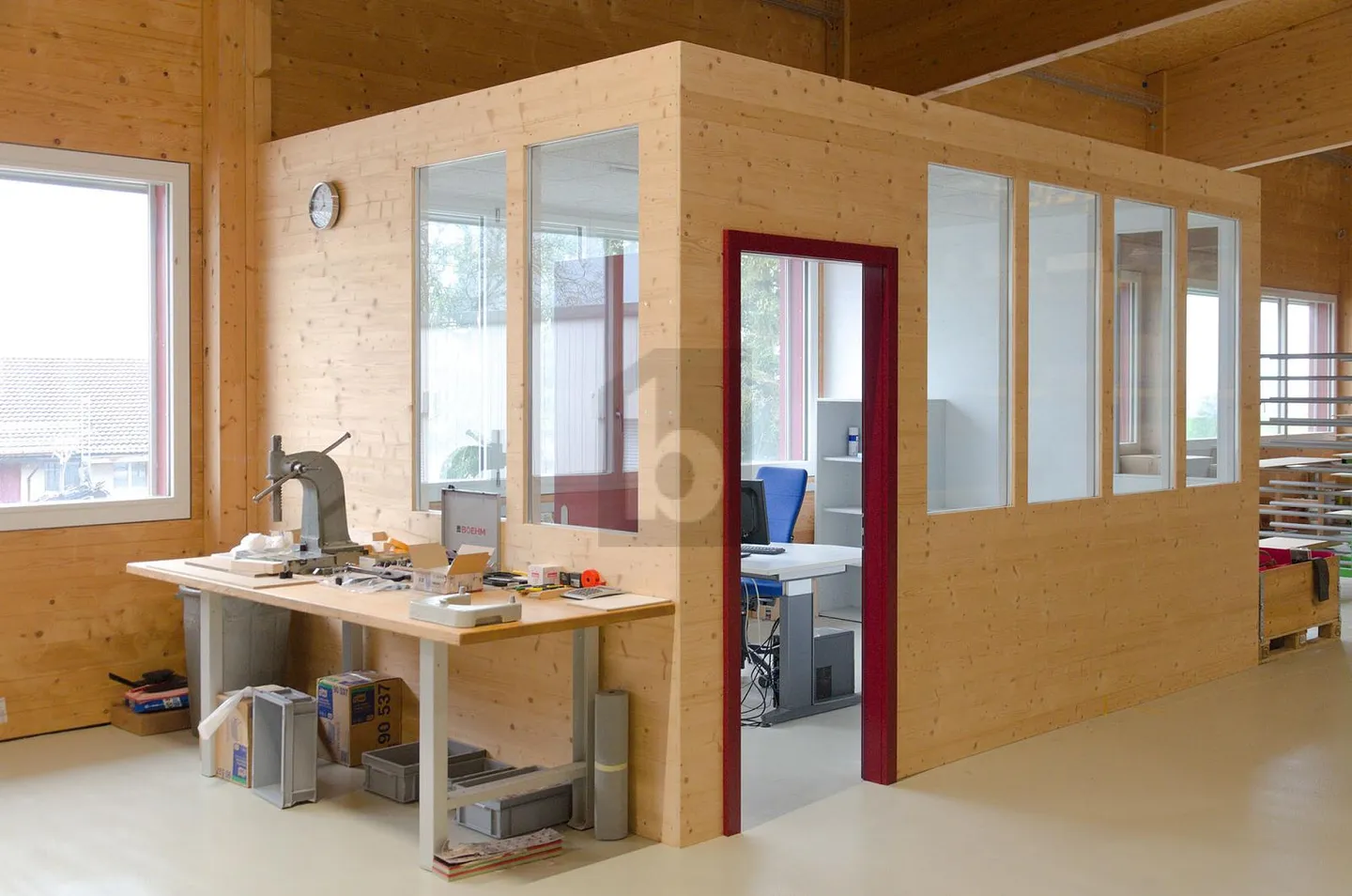 PRODUCTION AREA WITH 6 METERS OF INTERIOR HEIGHT - Photo 3 of 6