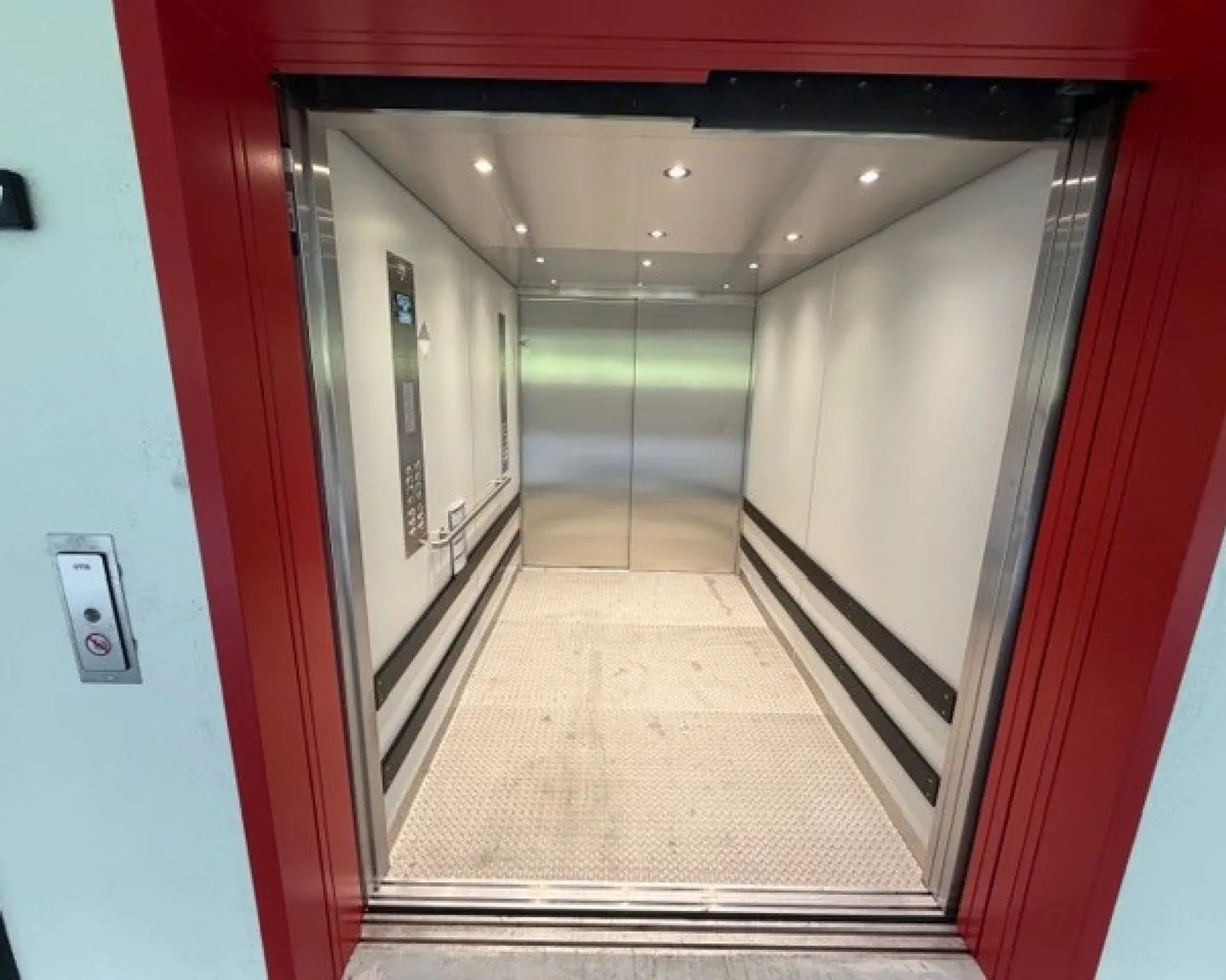 Espace de bureau spacieux à La Chaux-de-Fonds - Photo 7 sur 8