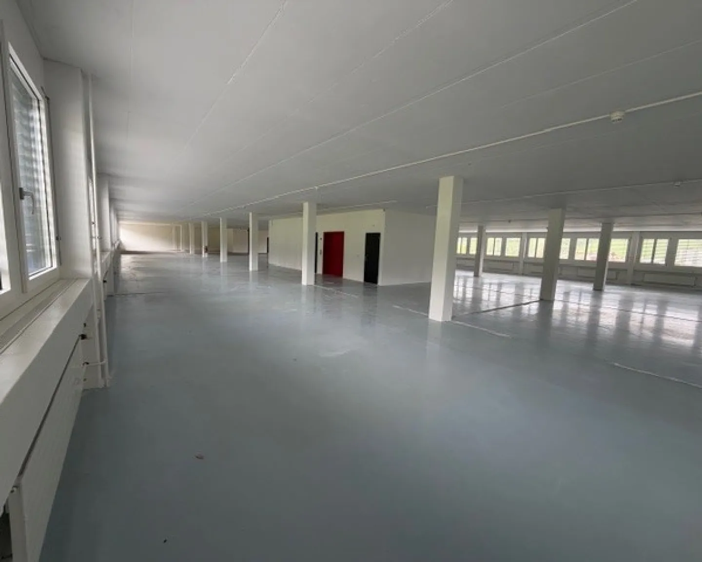 Espace de bureau spacieux à La Chaux-de-Fonds - Photo 5 sur 8