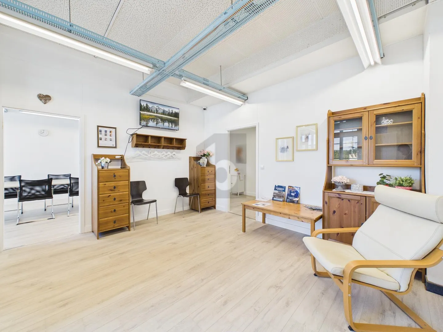 SPACIOUS, BRIGHT WITH LOTS OF POTENTIAL - Photo 4 of 6