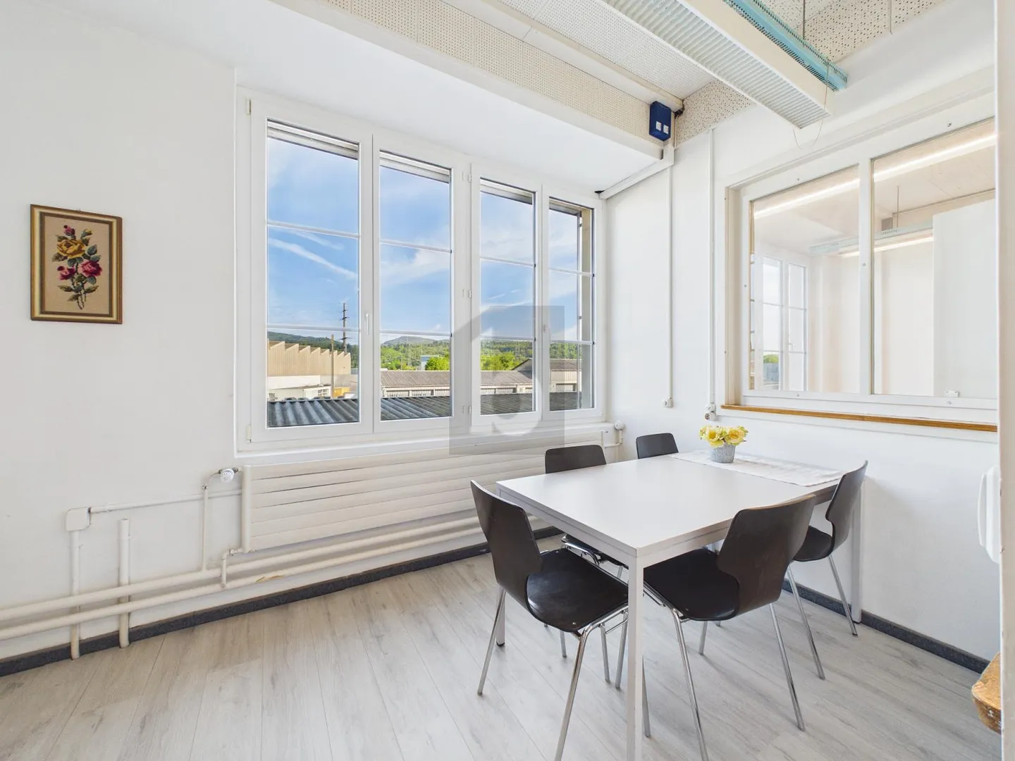 SPACIOUS, BRIGHT WITH LOTS OF POTENTIAL - Photo 5 of 6