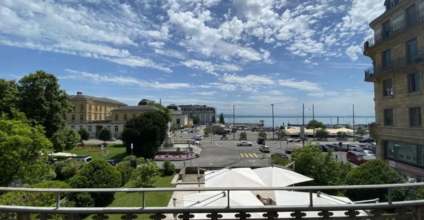 Commercial space in Neuchâtel with a view of the lake and the Alps - Photo 11 of 12