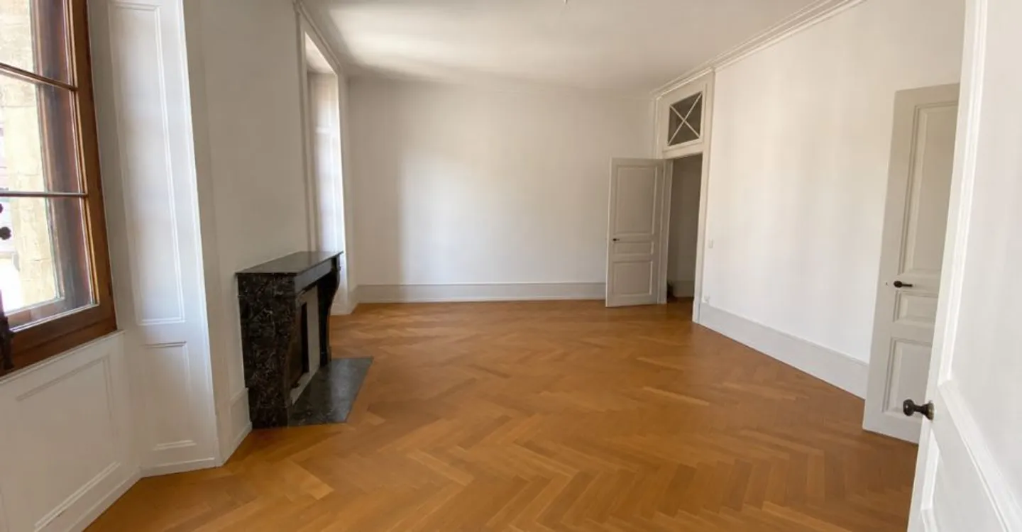 Commercial space in Neuchâtel with a view of the lake and the Alps - Photo 4 of 12