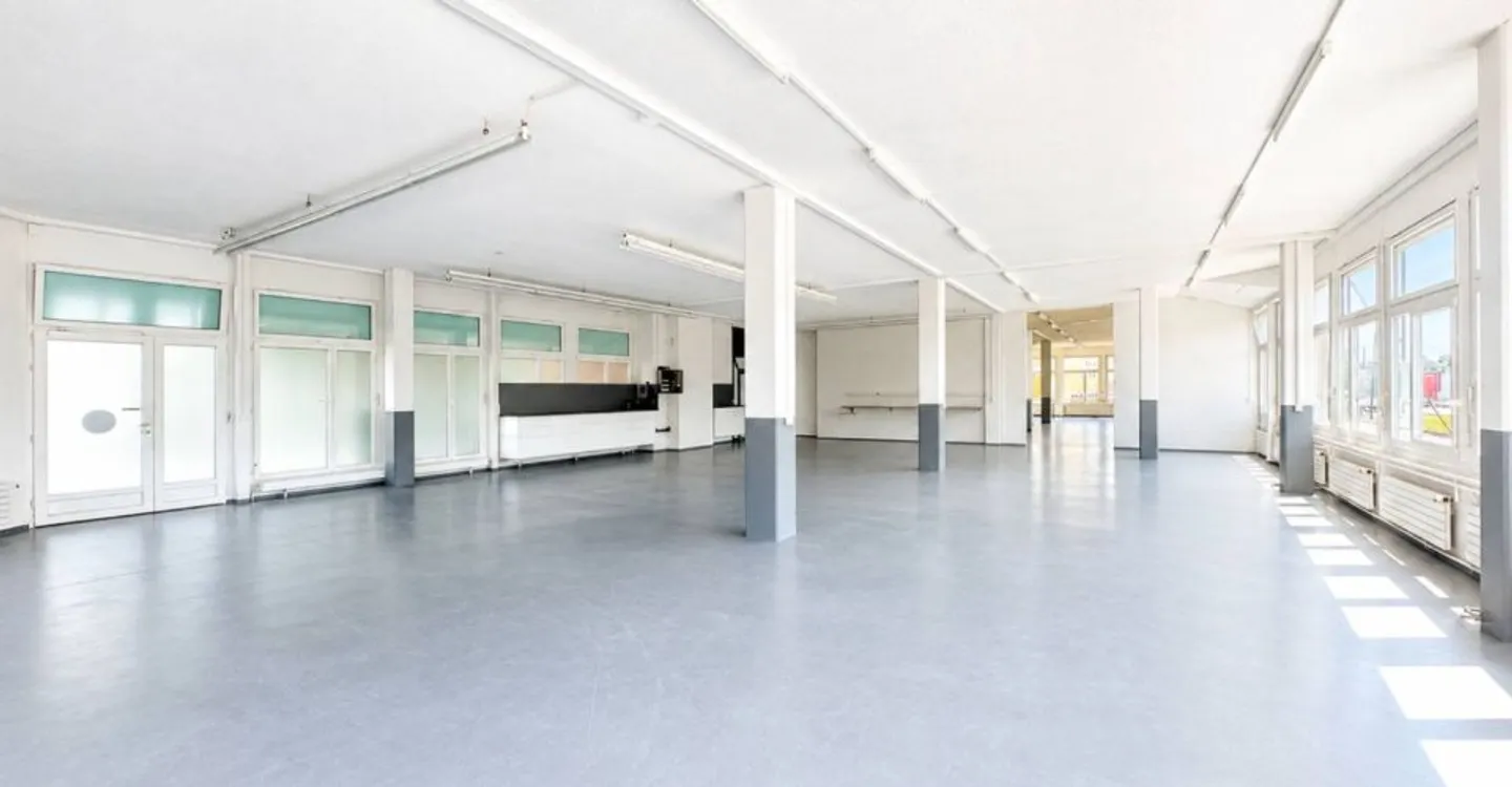 SINGLE-STOREY - COMMERCIAL & INDUSTRIAL SPACE - Photo 2 of 4
