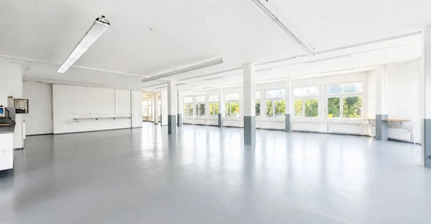 SINGLE-STOREY - COMMERCIAL & INDUSTRIAL SPACE - Photo 4 of 4