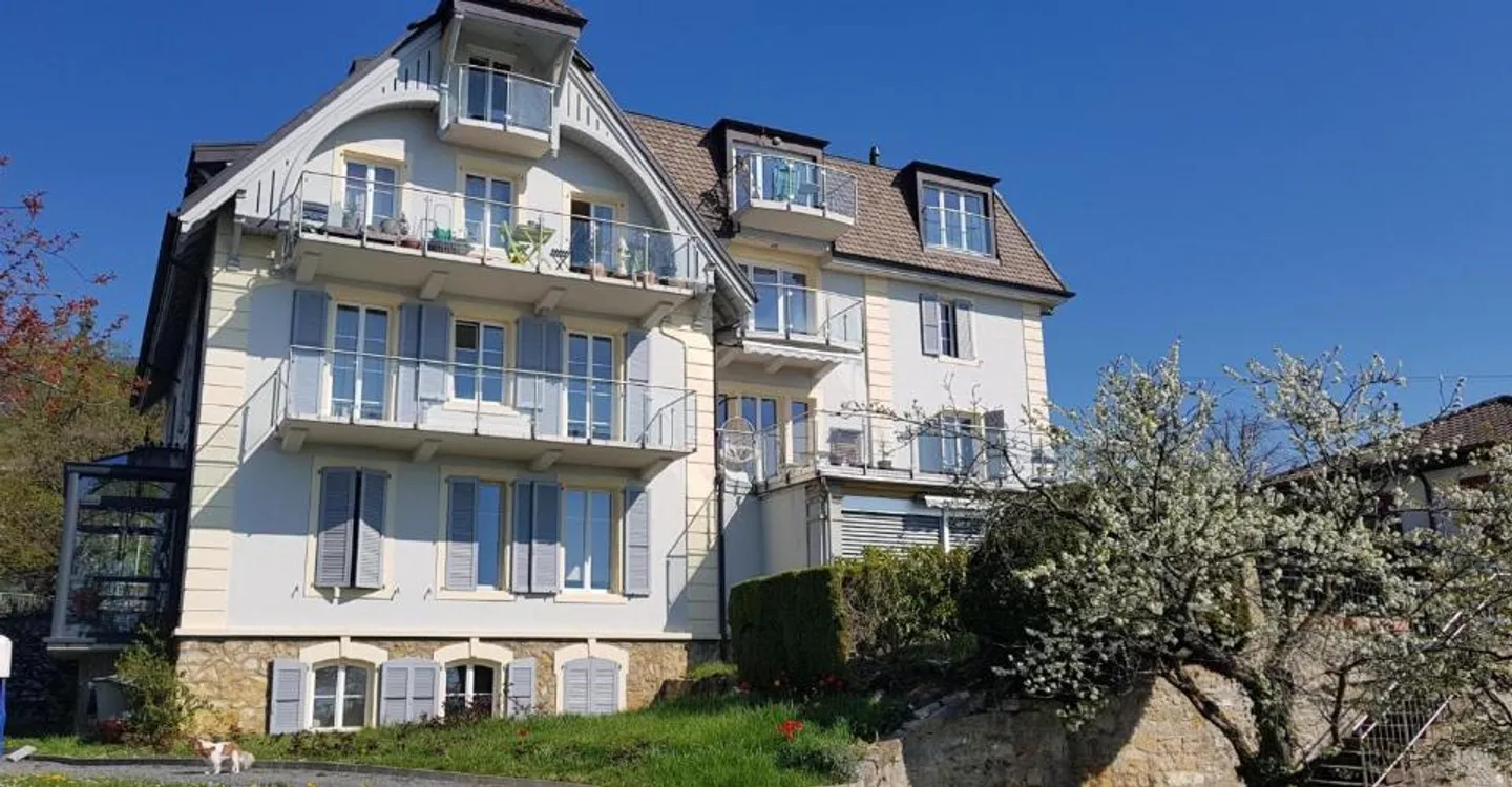 Garage close to the train station, universities, and the Pourtalès Hospital - Photo 1 of 2