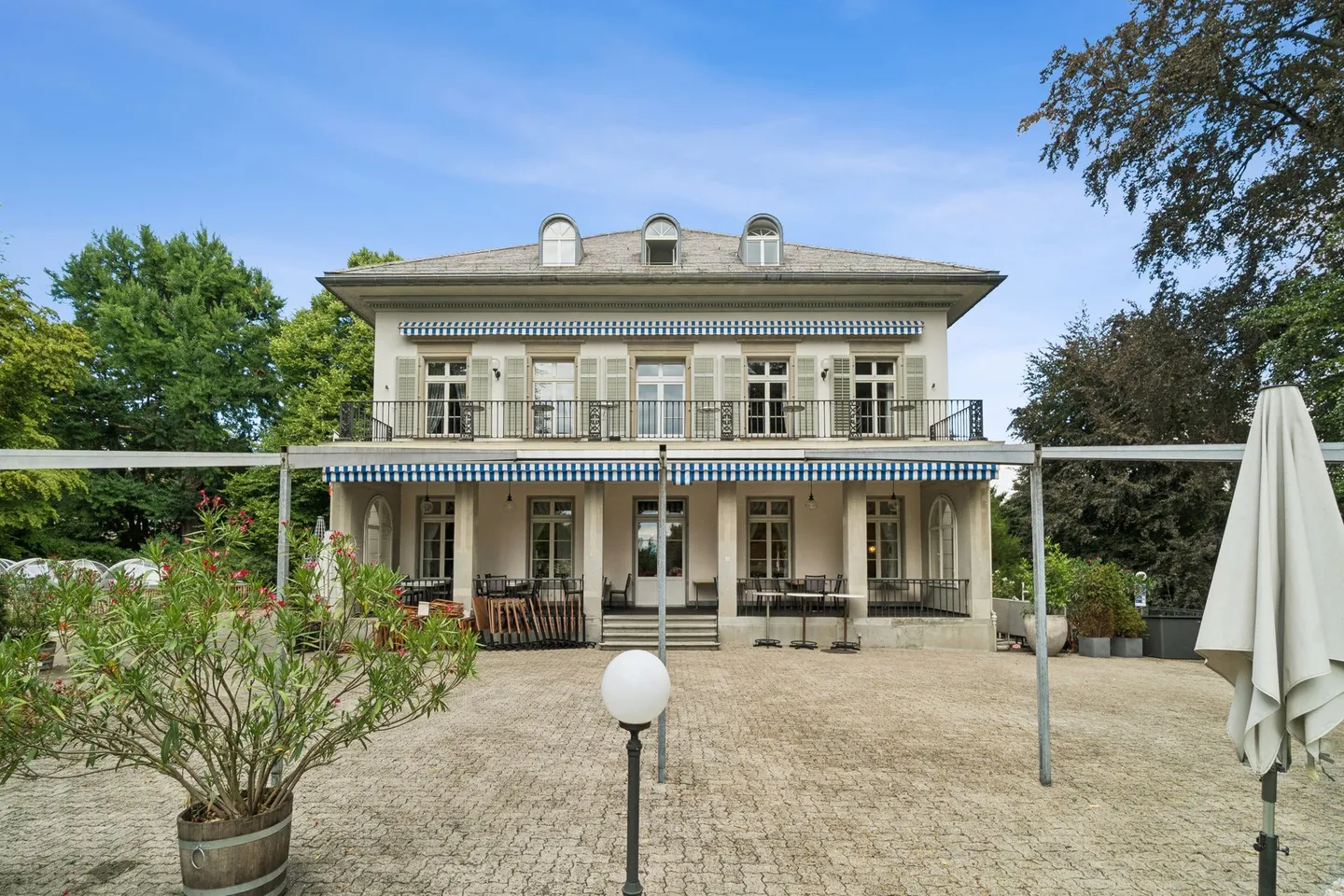 Historic Business Villa in Zurich - Photo 1 of 10