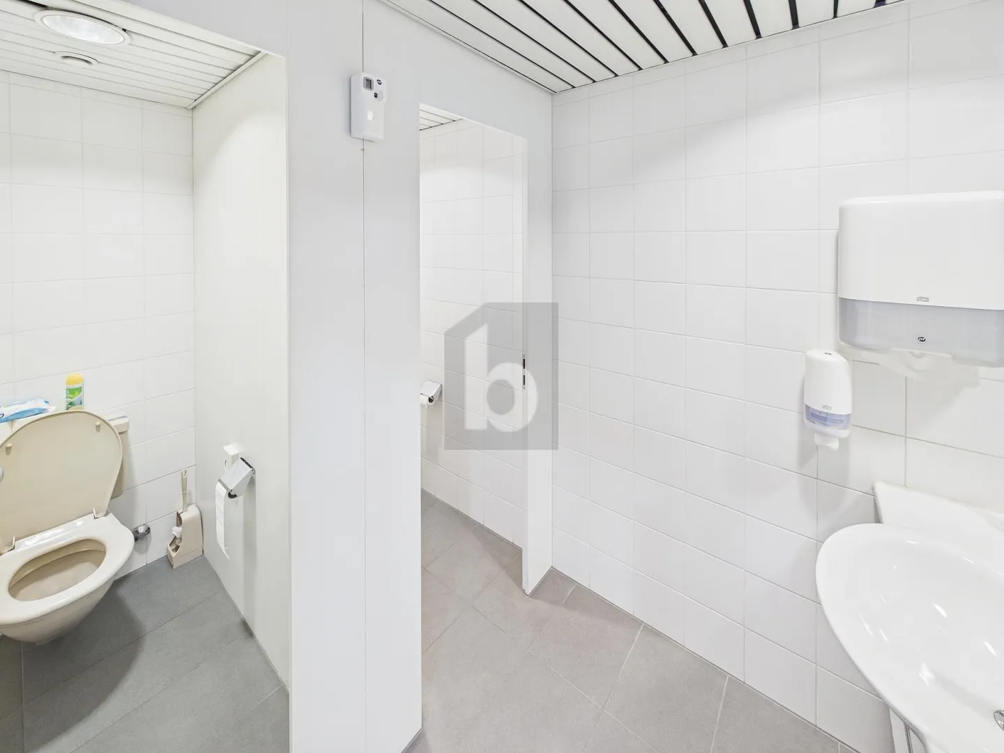 SEHR ZENTRAL, LICHTDURCHFLUTET UND GROSSZÜGIG - Foto 5 di 6