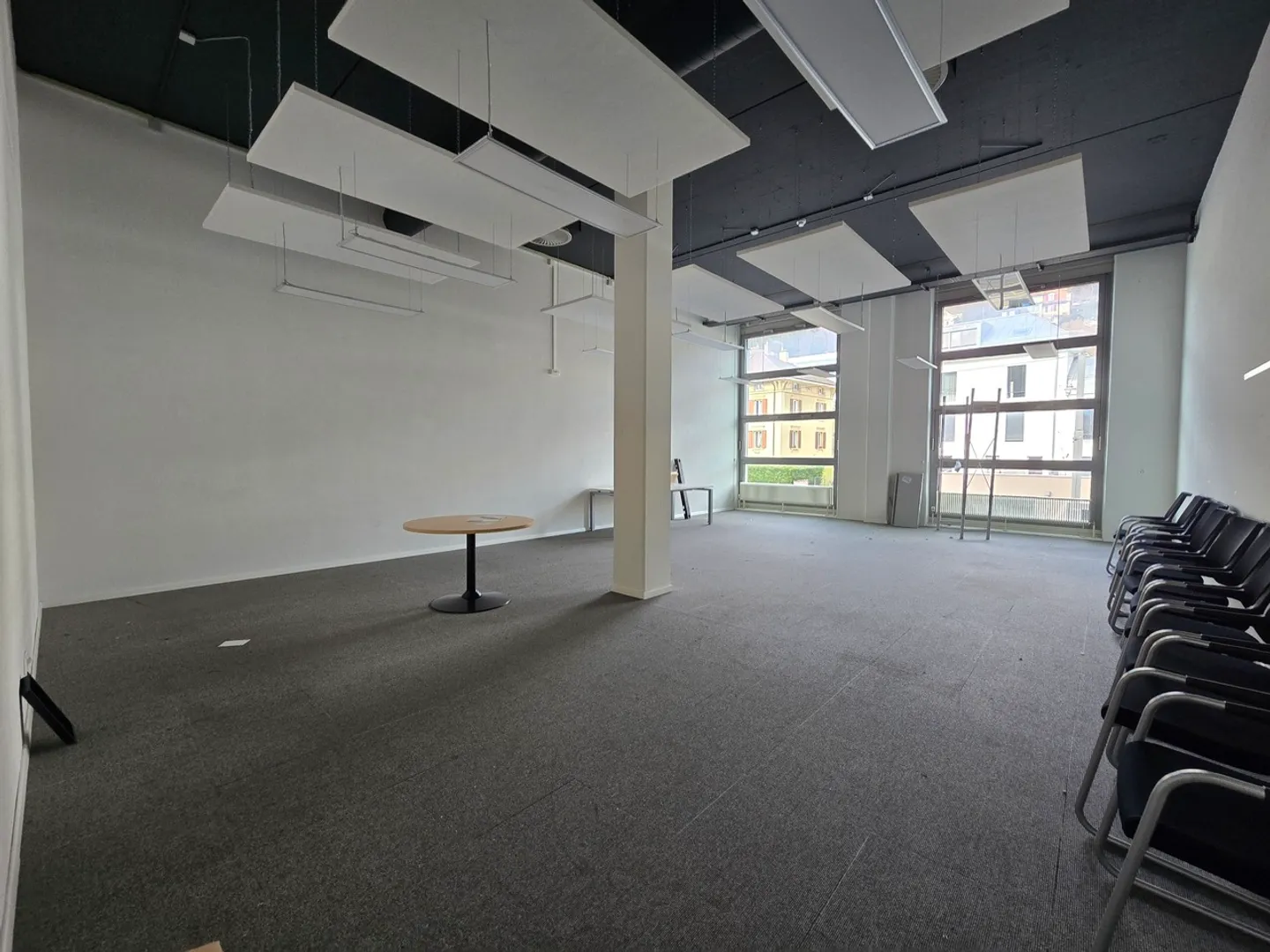 652m2 - Office near the center of Neuchâtel - Photo 2 of 11