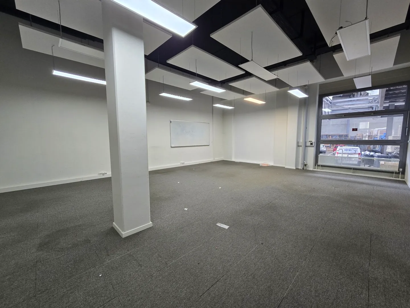 652m2 - Office near the center of Neuchâtel - Photo 4 of 11
