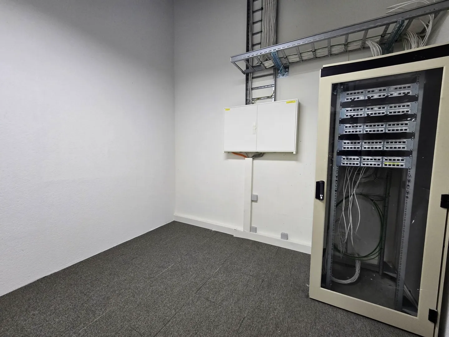 652m2 - Office near the center of Neuchâtel - Photo 7 of 11
