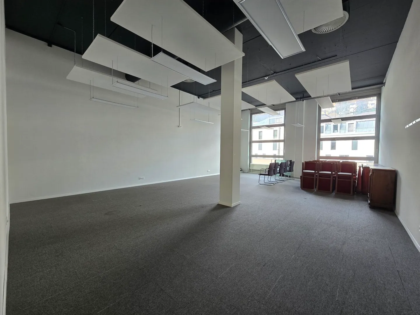 652m2 - Office near the center of Neuchâtel - Photo 3 of 11