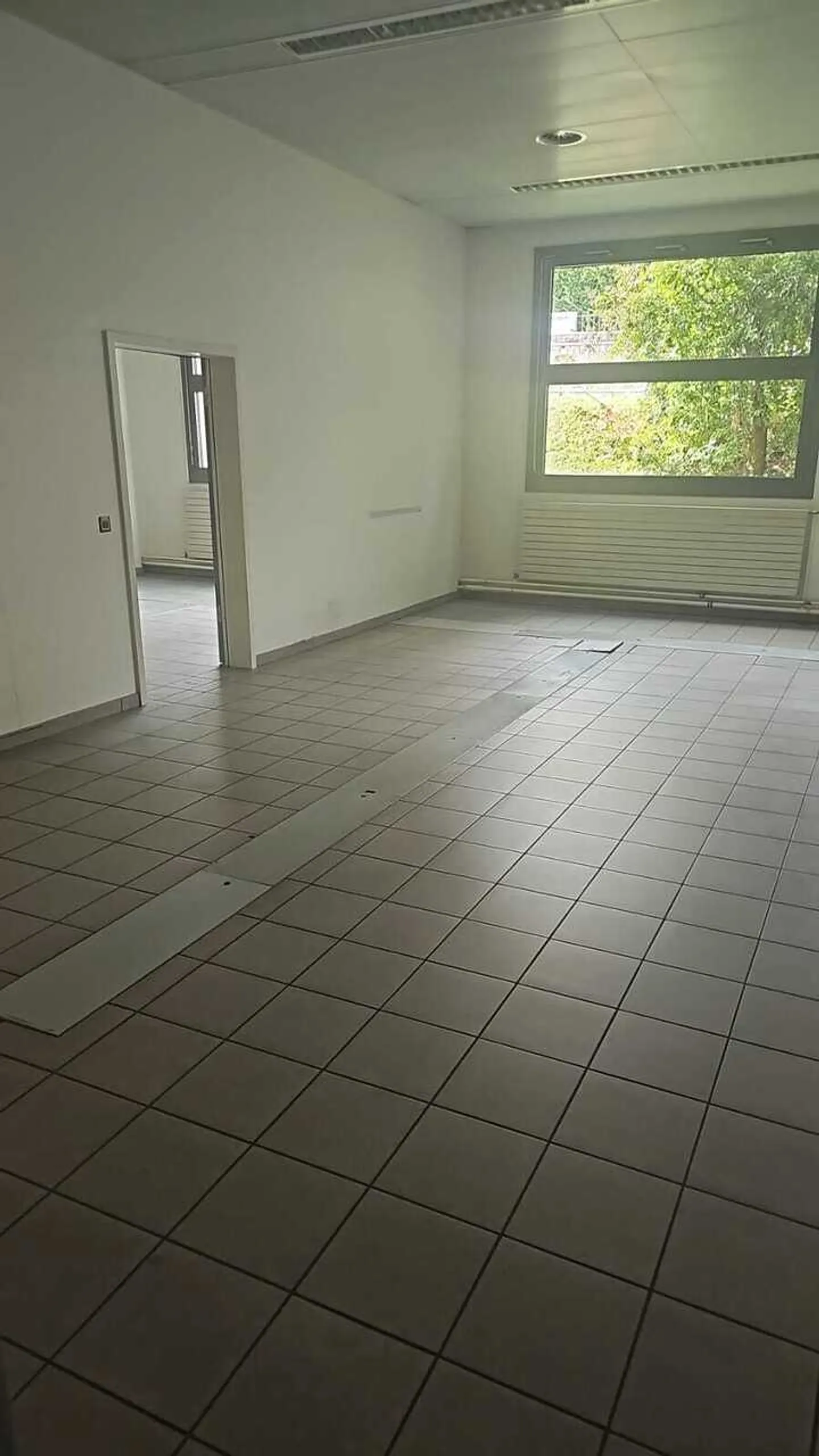 70m2 - Atelier/Geschäftsraum in der Nähe des Zentrums von Neuchâtel - Foto 4 von 6