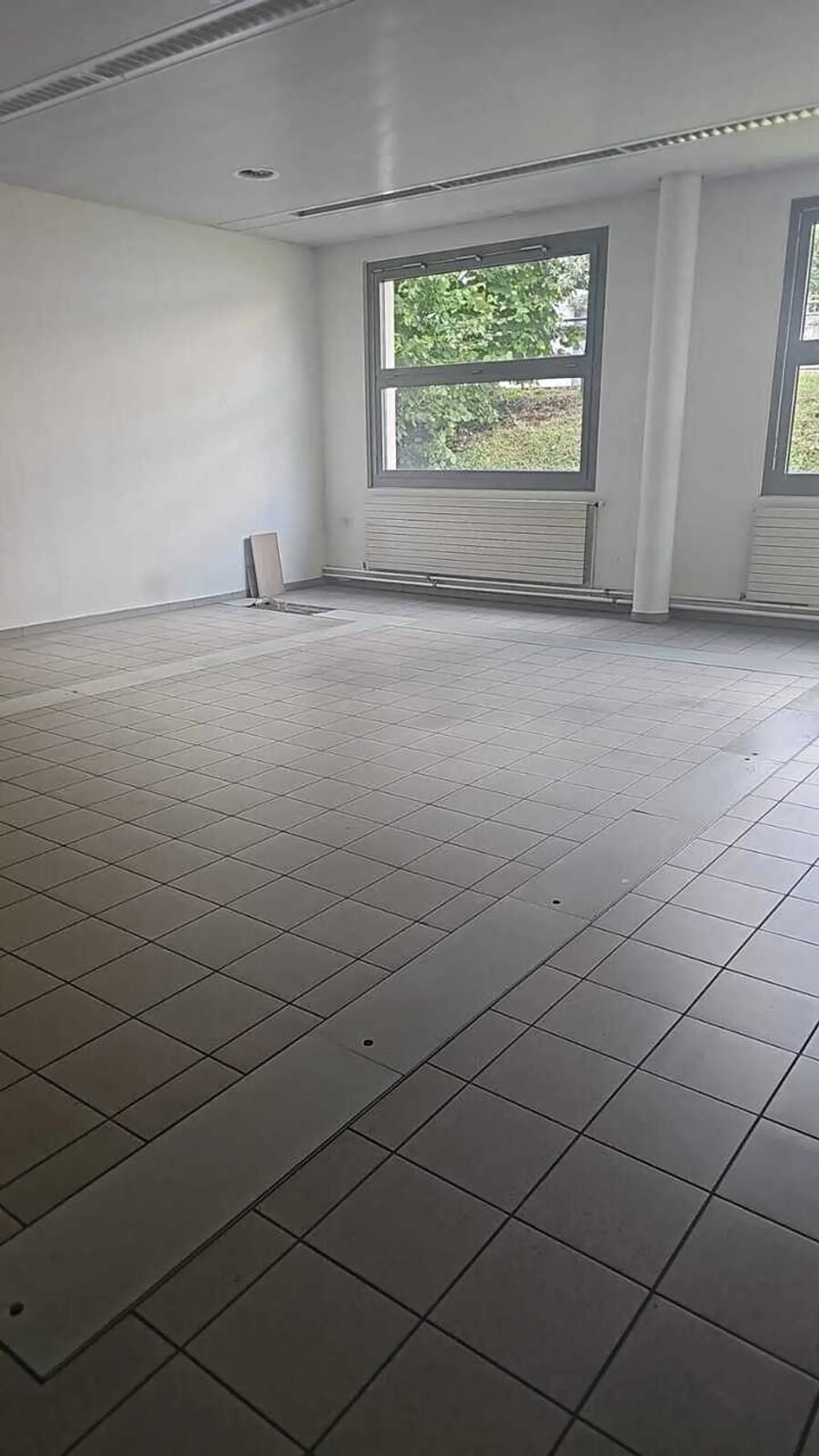 140m2 - Atelier/Geschäftsraum in der Nähe des Zentrums von Neuenburg - Foto 3 von 6