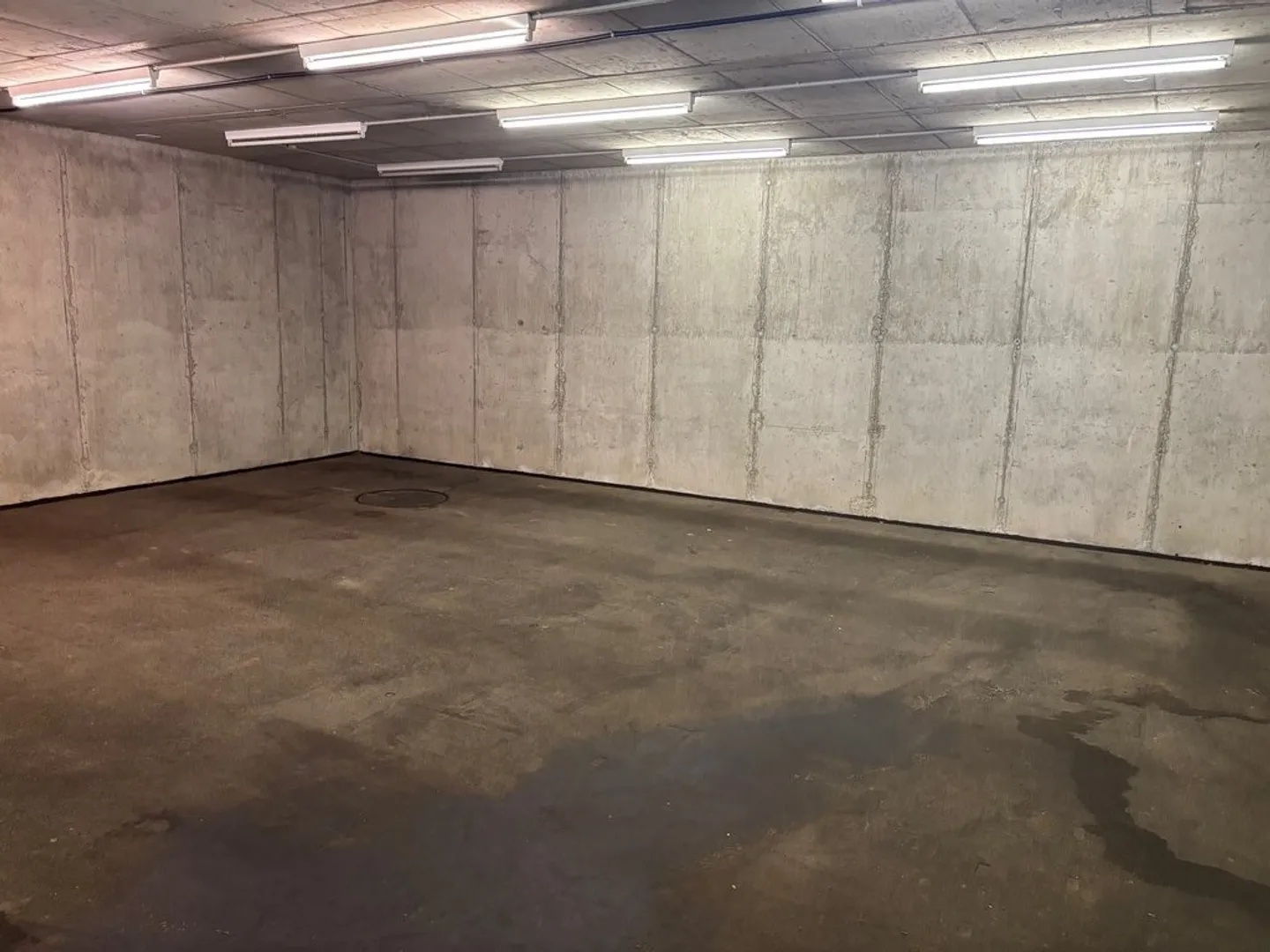 Storage room with approx. 50m2 for rent - Photo 2 of 2