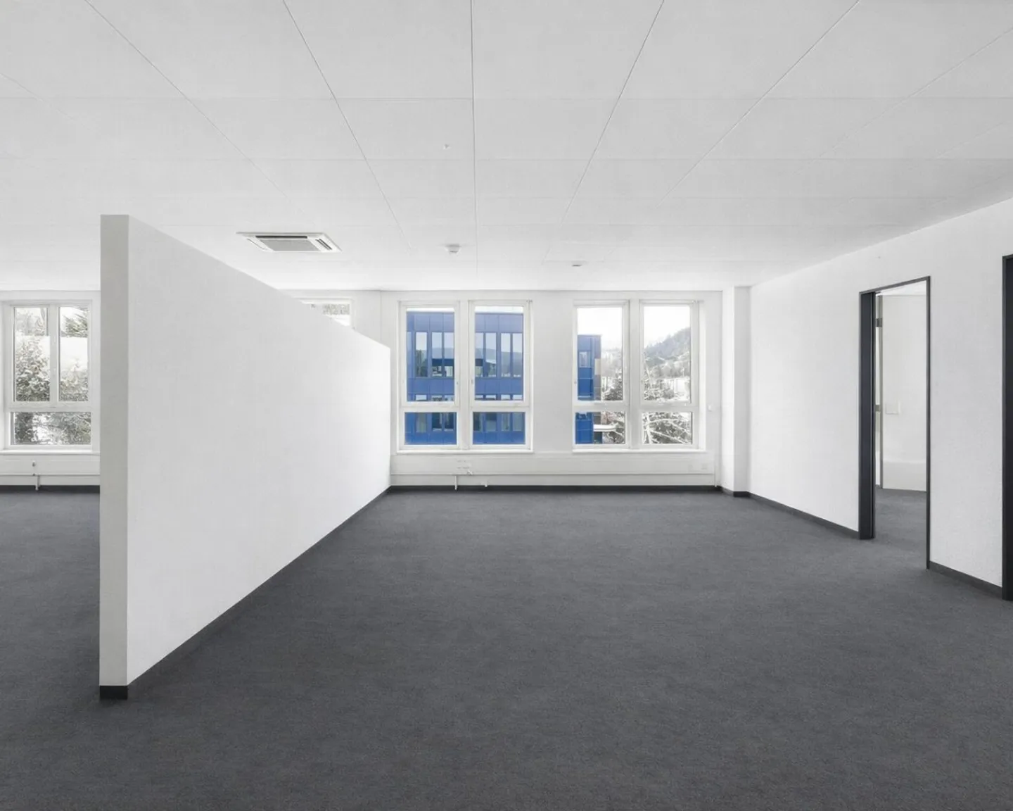 Move in, take off and feel good - this air-conditioned office space adapts flexibly to your ideas. - Photo 5 of 8