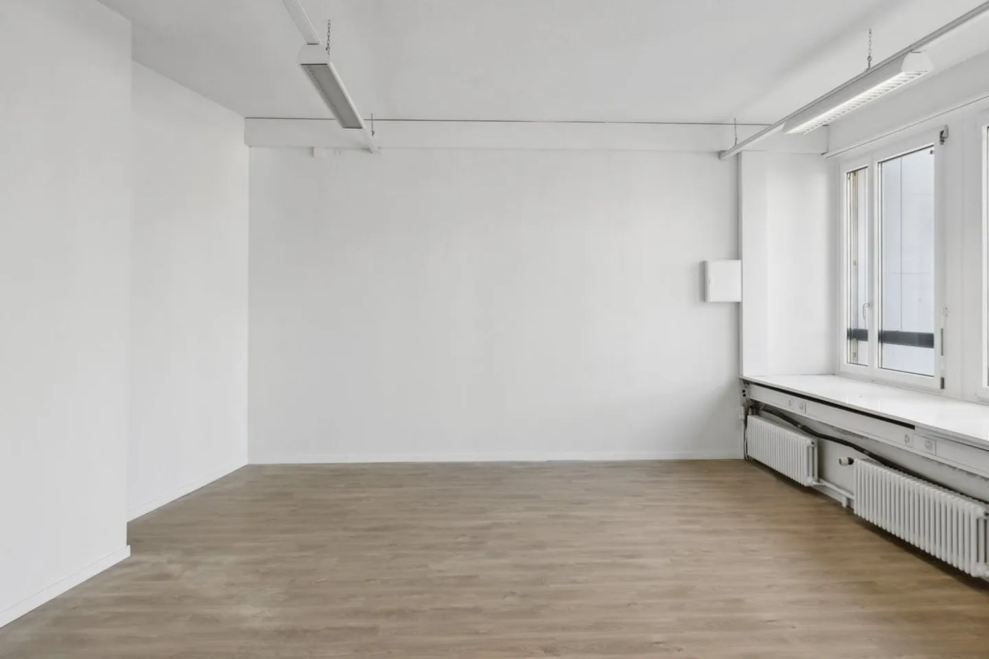 Looking for office space? Lease start 01.11.2026 - Photo 2 of 2