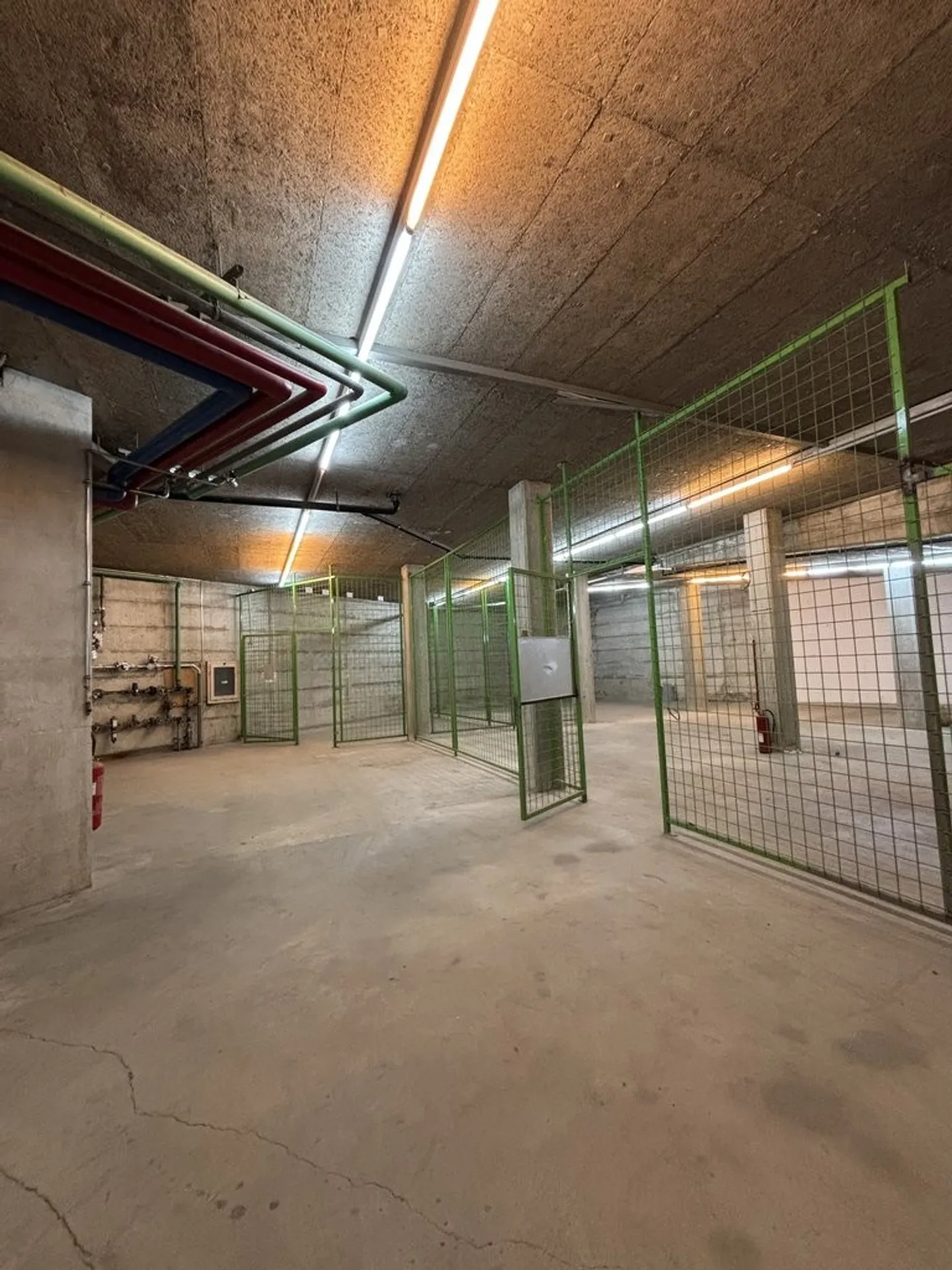 Spacious 620m2 warehouse ideally located in Clarens! - Photo 4 of 11