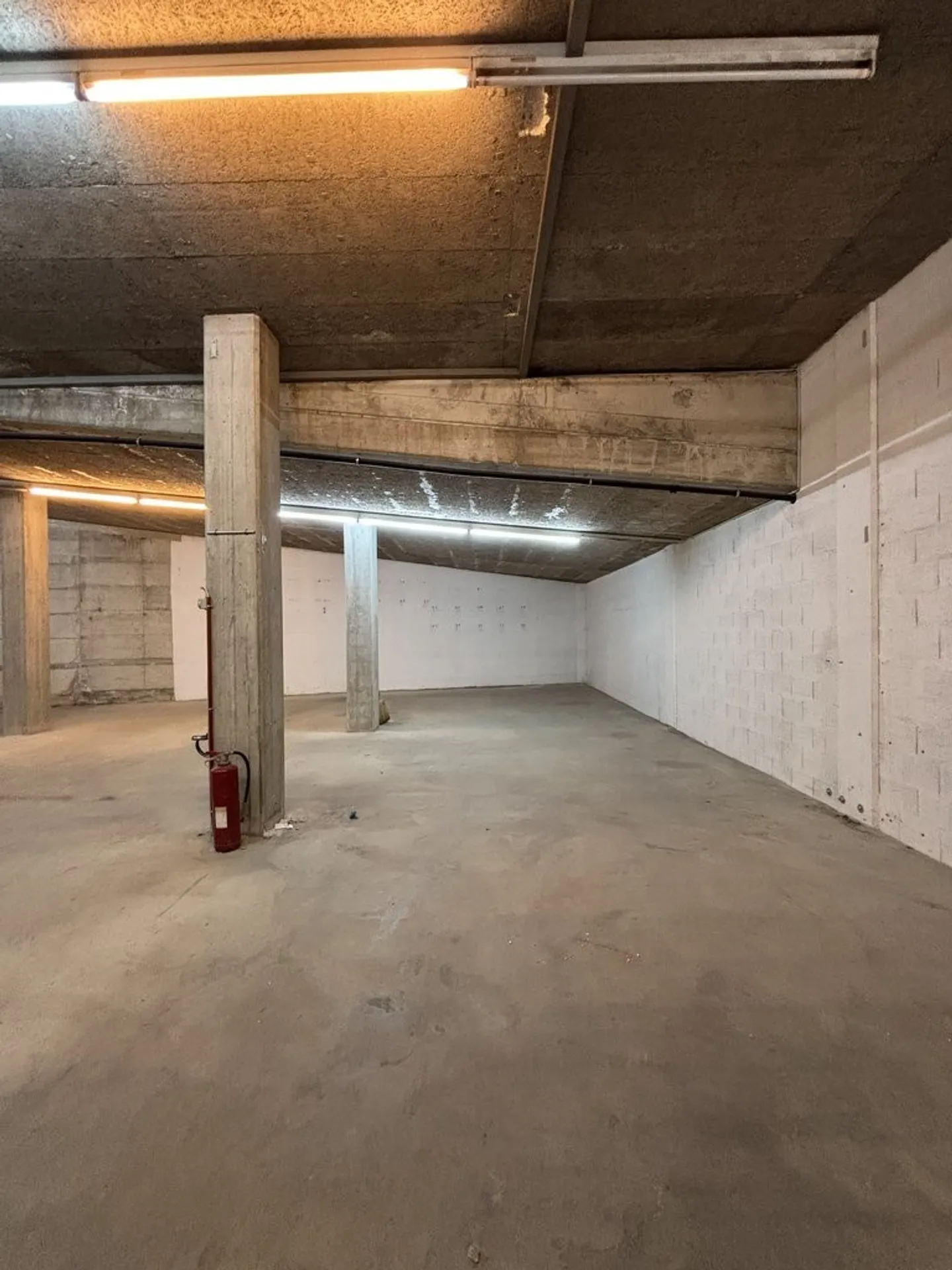 Spacious 620m2 warehouse ideally located in Clarens! - Photo 5 of 11