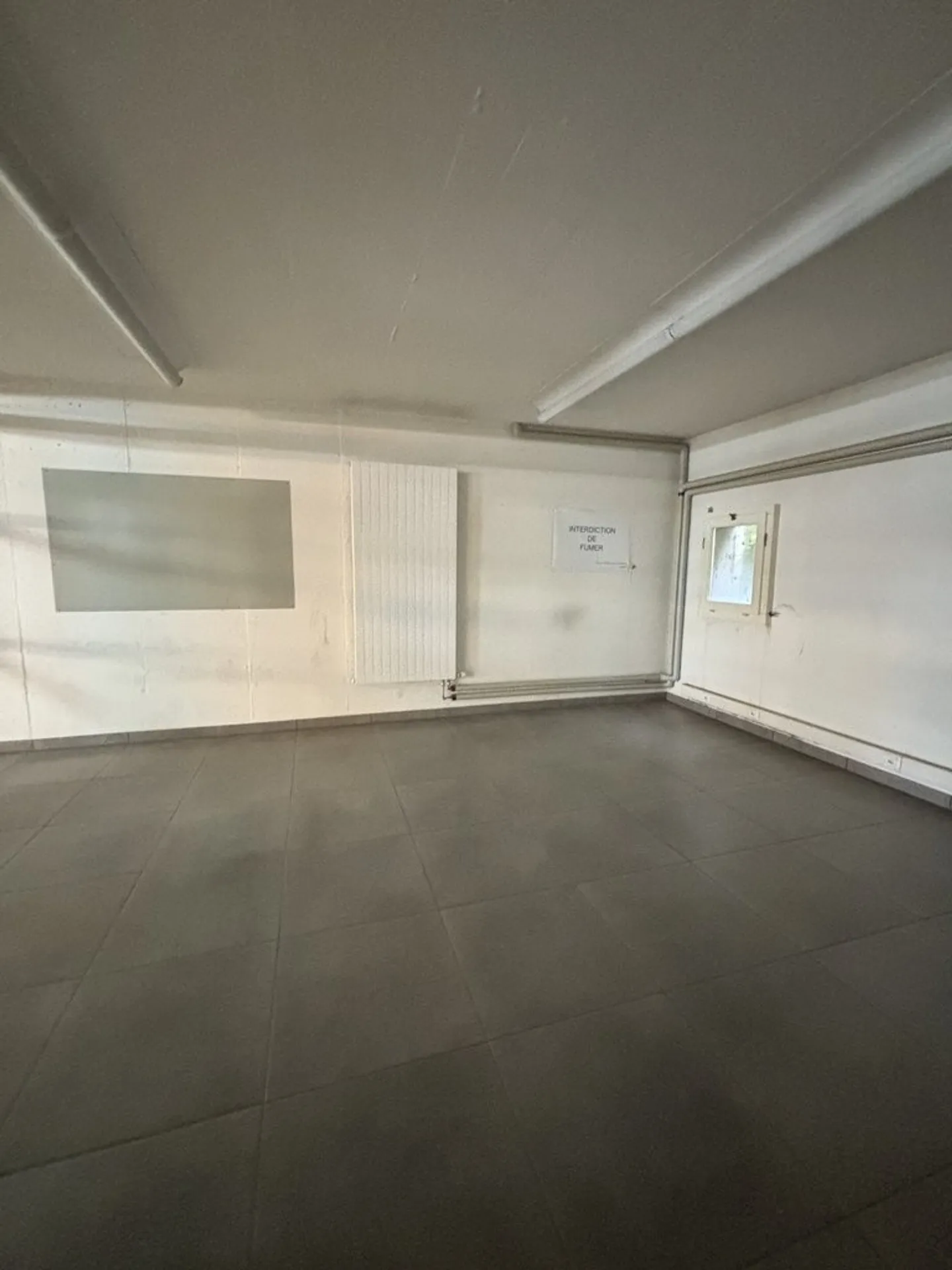 Spacious 620m2 warehouse ideally located in Clarens! - Photo 8 of 11