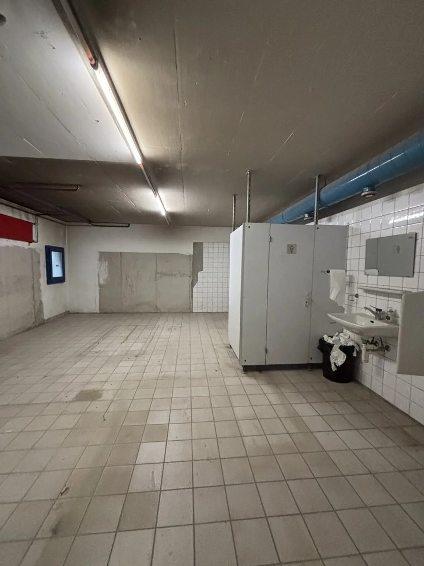 Spacious 620m2 warehouse ideally located in Clarens! - Photo 10 of 11