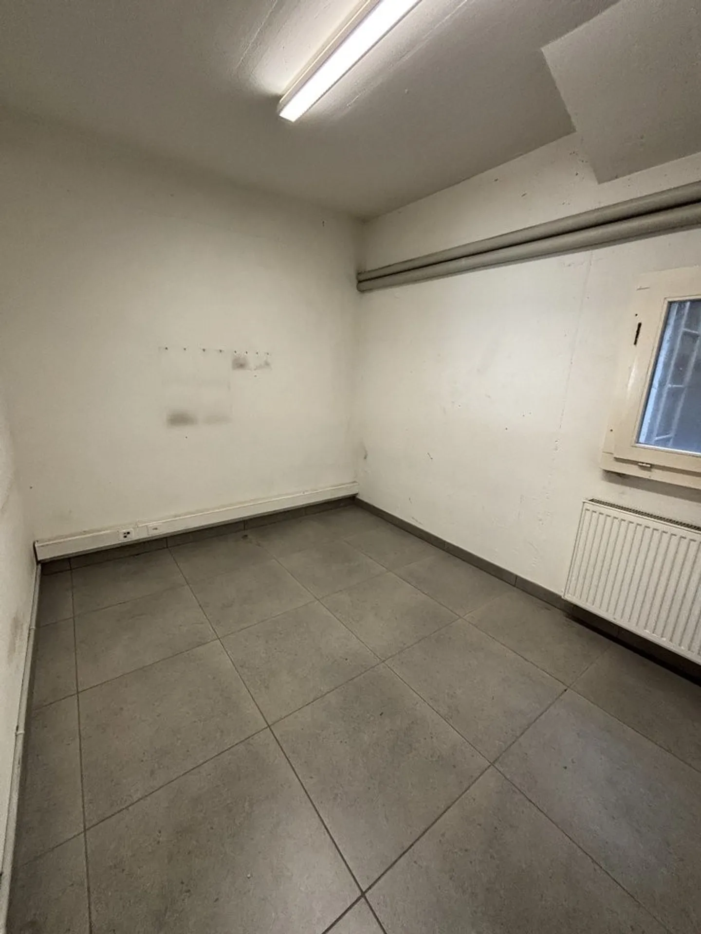 Spacious 620m2 warehouse ideally located in Clarens! - Photo 11 of 11