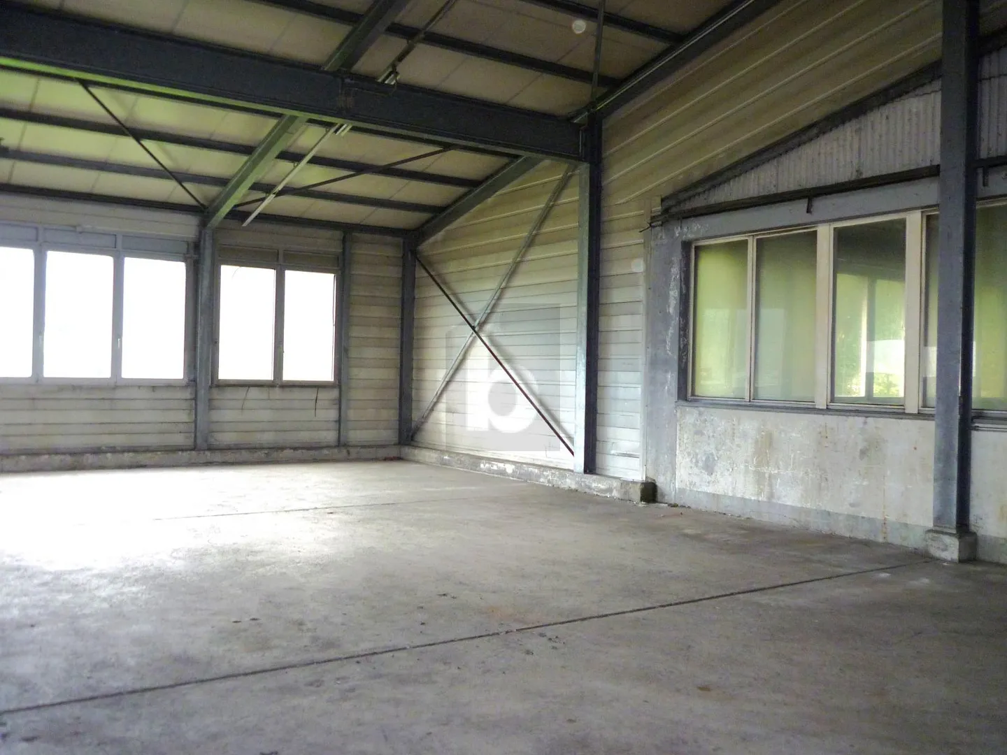 Espace Commercial Spacieux à Louer - Photo 4 sur 6