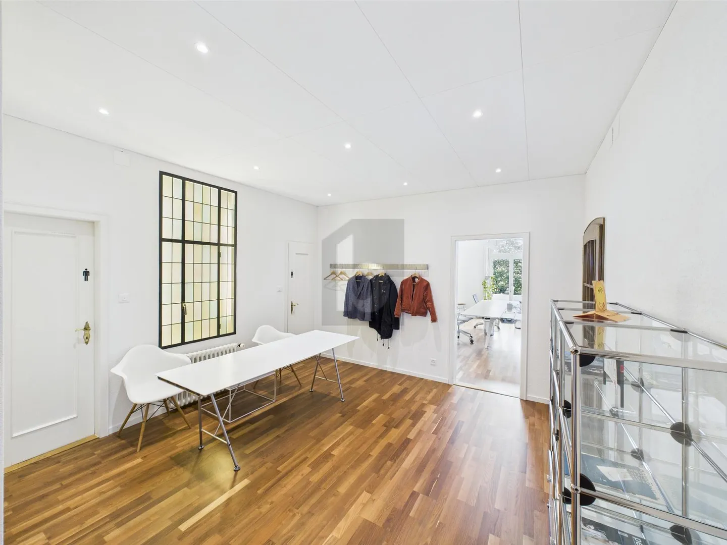 MODERN AND SPACIOUS IN THE HEART OF THE CITY - Photo 2 of 6