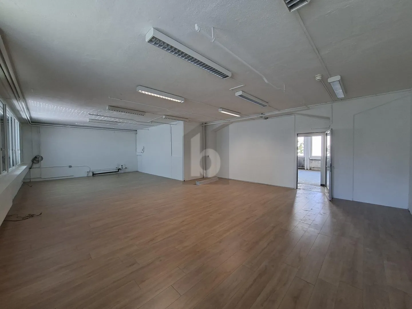 MULTIFUNCTIONAL COMMERCIAL SPACE - Photo 2 of 6