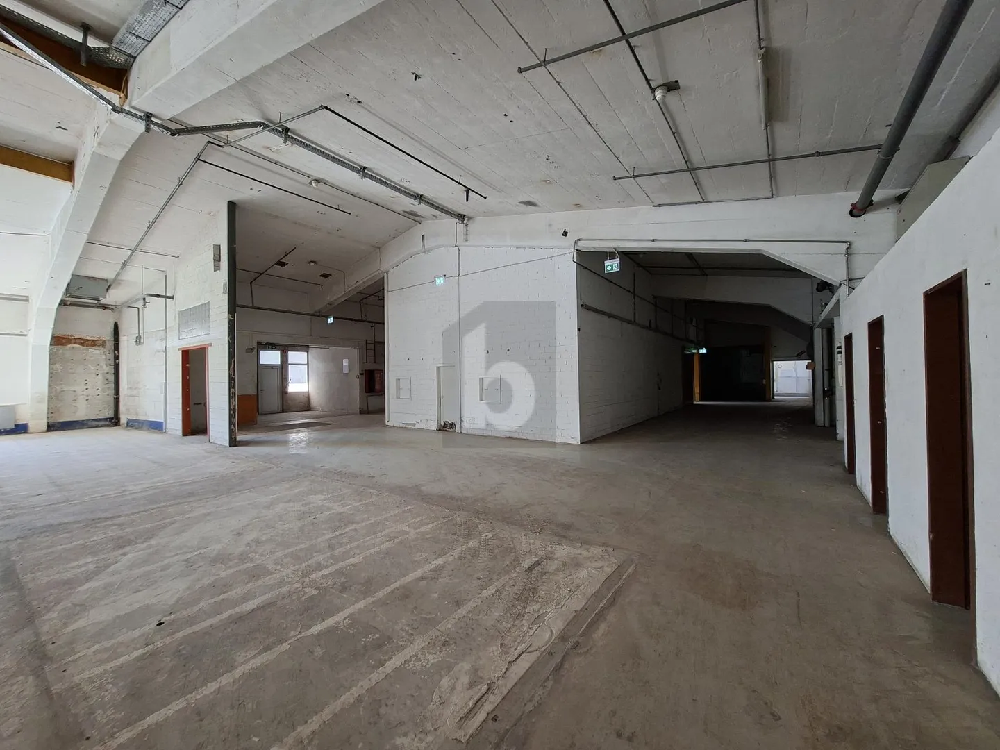 MULTIFUNCTIONAL COMMERCIAL SPACE - Photo 5 of 6