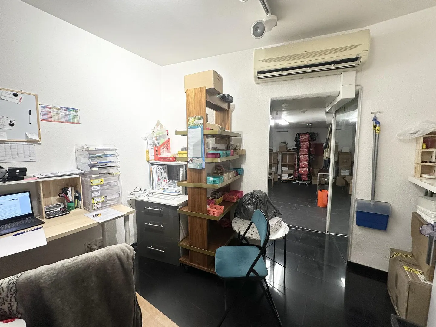 LARGE FOOTFALL LOCATION IN CENTRAL LOCATION - Photo 4 of 5