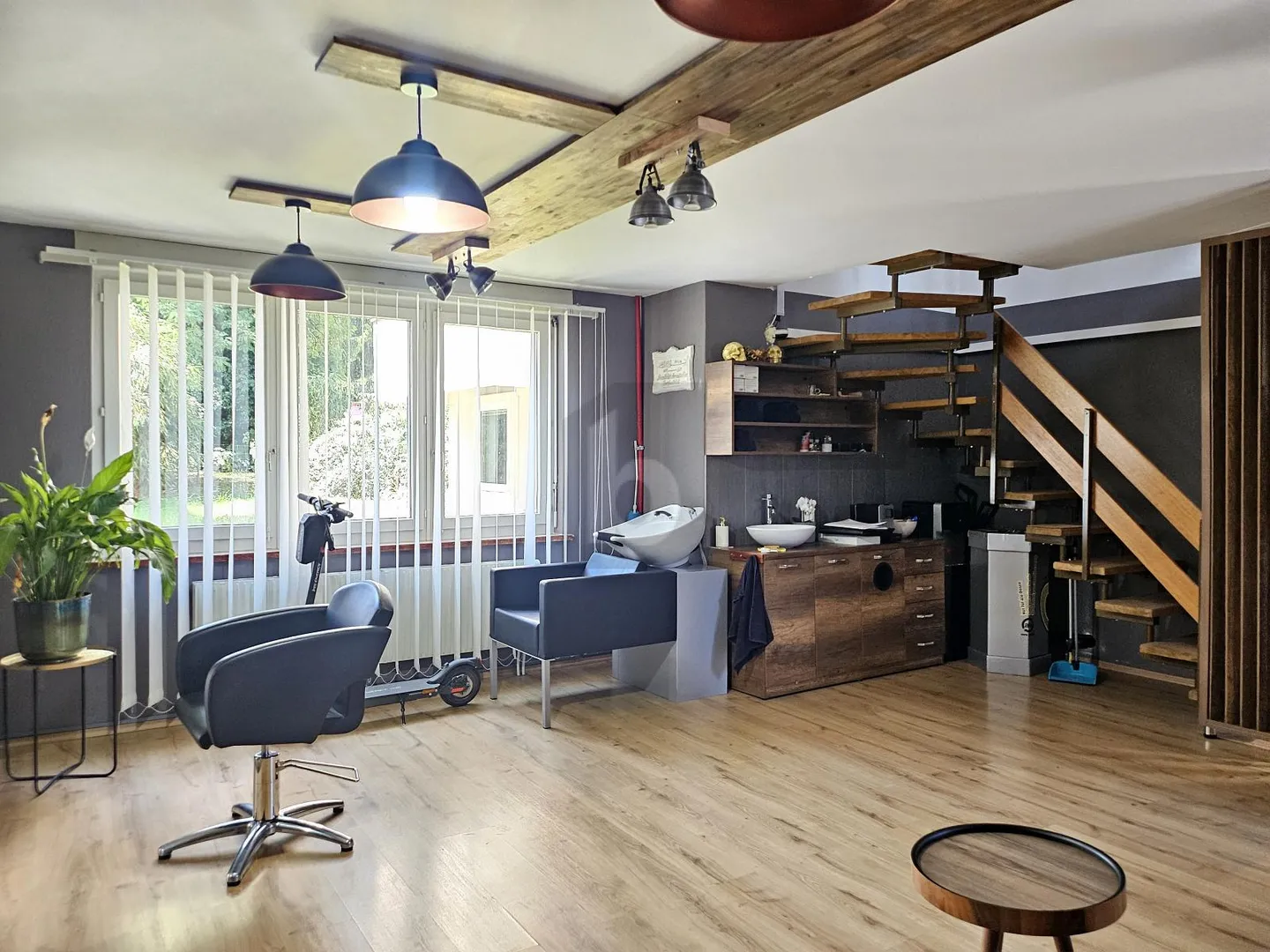 EXKLUSIVES LOKAL AN IDEALER LAGE - Photo 1 of 6