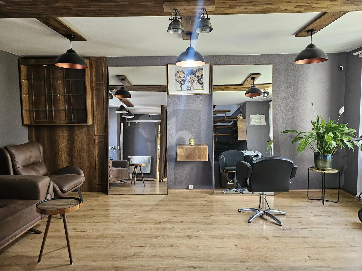 EXKLUSIVES LOKAL AN IDEALER LAGE - Photo 2 of 6
