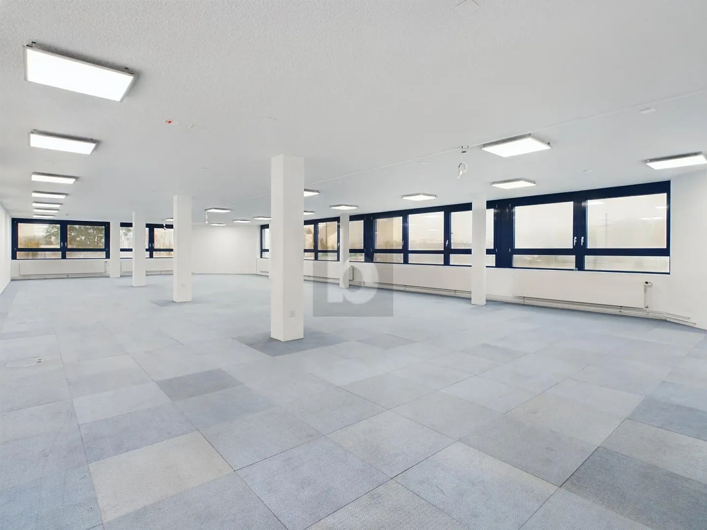 FROM SINGLE TO OPEN-PLAN OFFICE (200/400/800 M2) - Photo 1 of 6