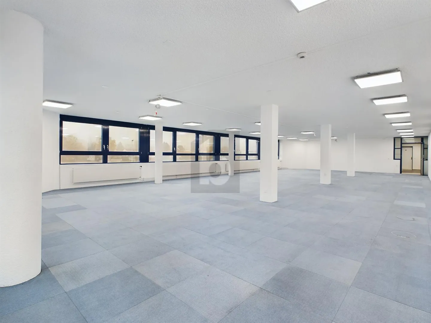 FROM SINGLE TO OPEN-PLAN OFFICE (200/400/800 M2) - Photo 2 of 6