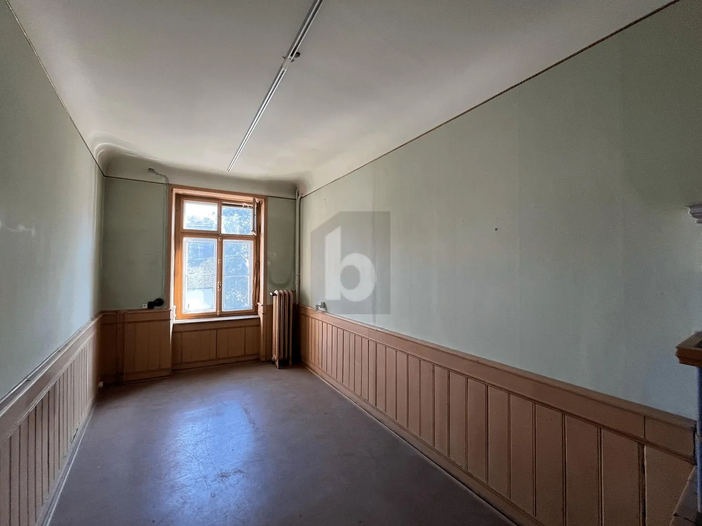 PERFECT CENTRAL LOCATION - Photo 2 of 4
