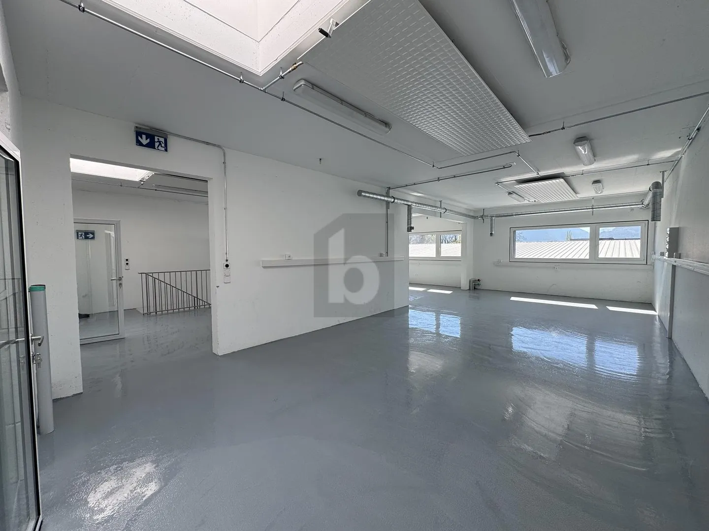 HALL COMPLETELY NEW! - Photo 5 of 6