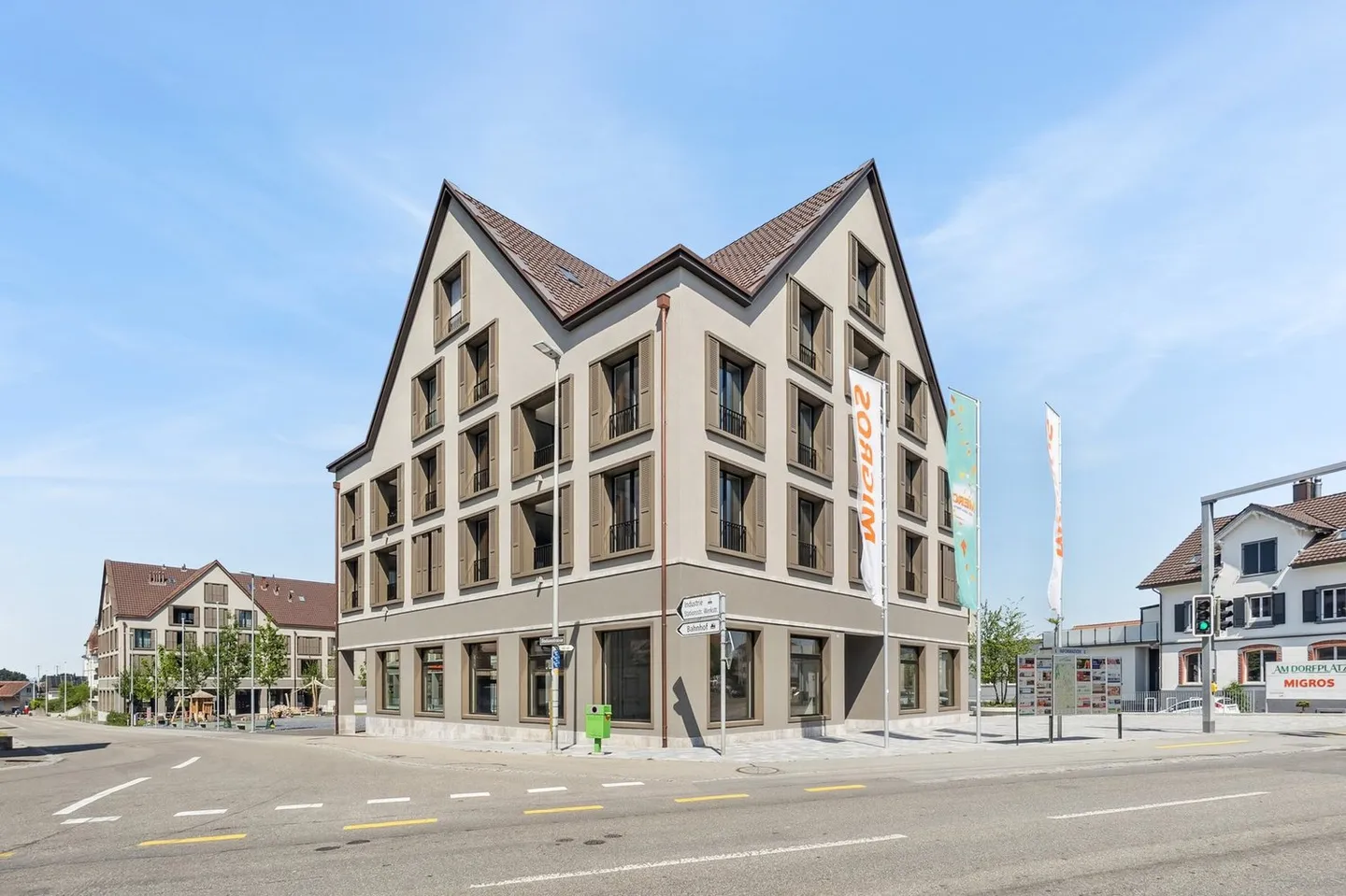 Bureau lumineux dans un nouveau bâtiment - idéal pour le conseil, la pratique ou le service - Photo 1 sur 7