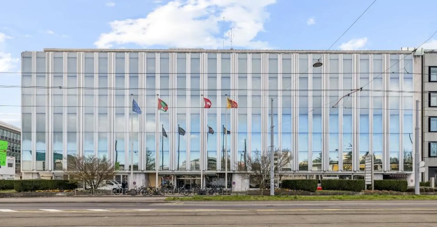BÜROS PLUG & WORK 1.830 m² | Quartier Pont Rouge - Foto 1 von 13