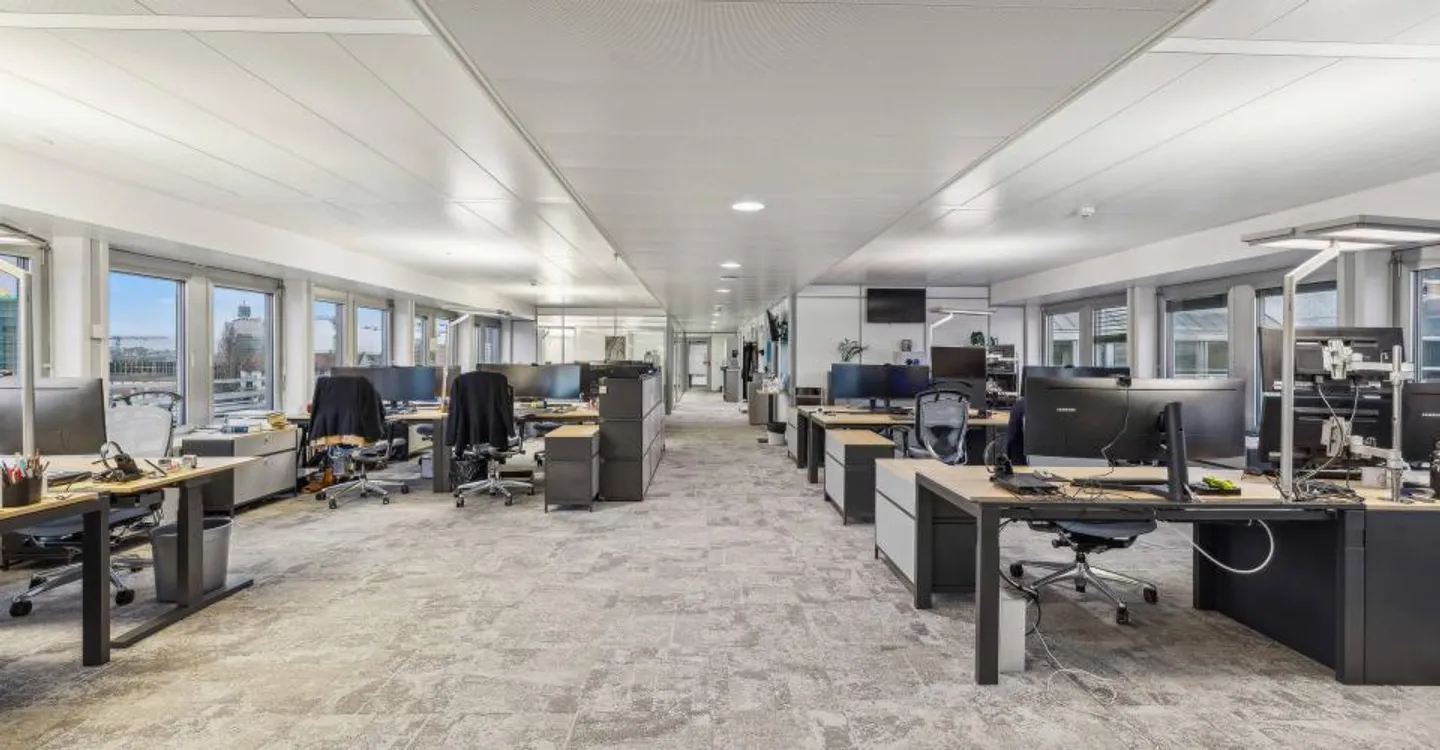 BÜROS PLUG & WORK 1.830 m² | Quartier Pont Rouge - Foto 9 von 13