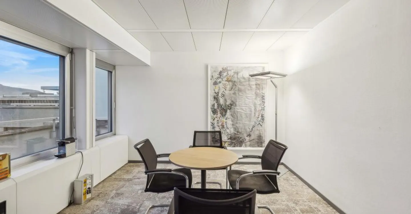 BÜROS PLUG & WORK 1.830 m² | Quartier Pont Rouge - Foto 8 von 13