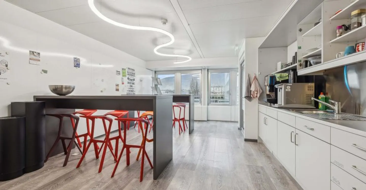 OFFICES PLUG & WORK 1,830 m² | Pont Rouge District - Photo 6 of 13