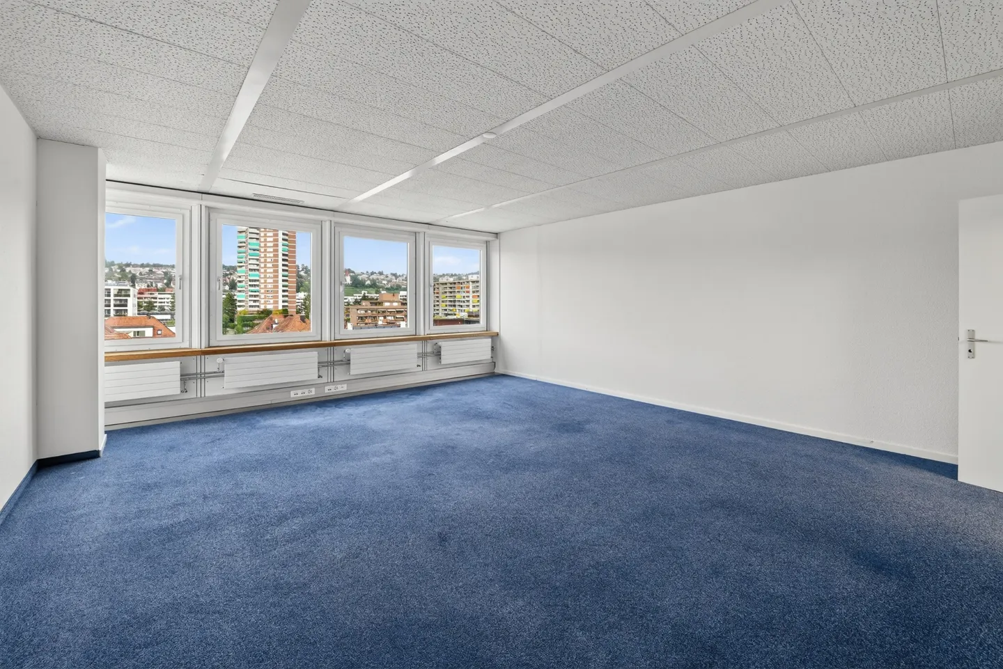 Attractive commercial space with flexible room concept in a central location - Photo 4 of 10