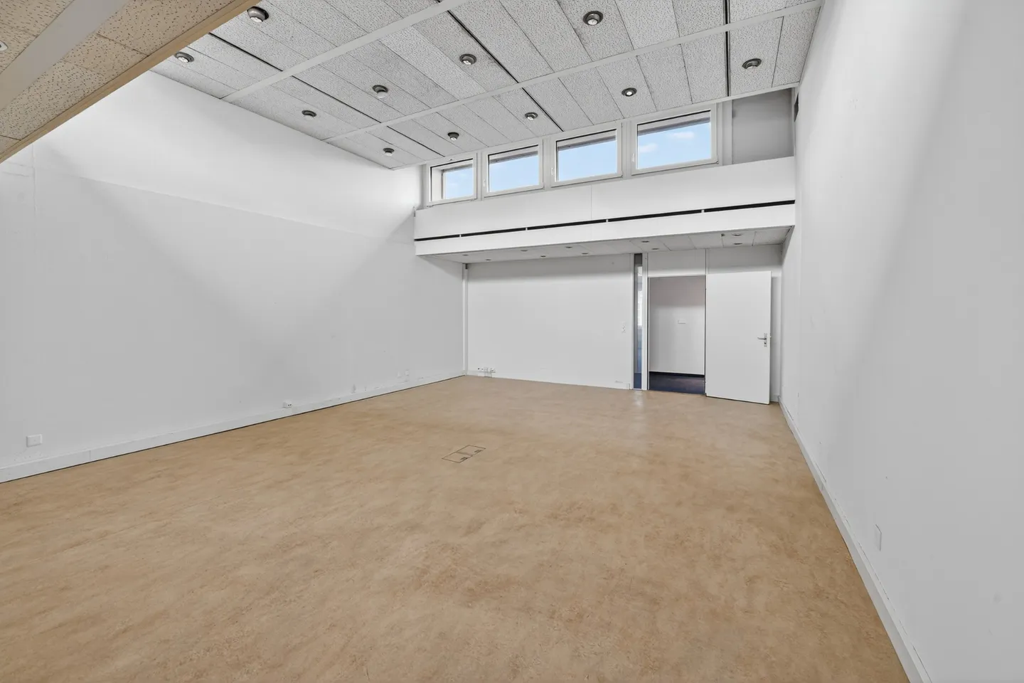 Attractive commercial space with flexible room concept in a central location - Photo 10 of 10