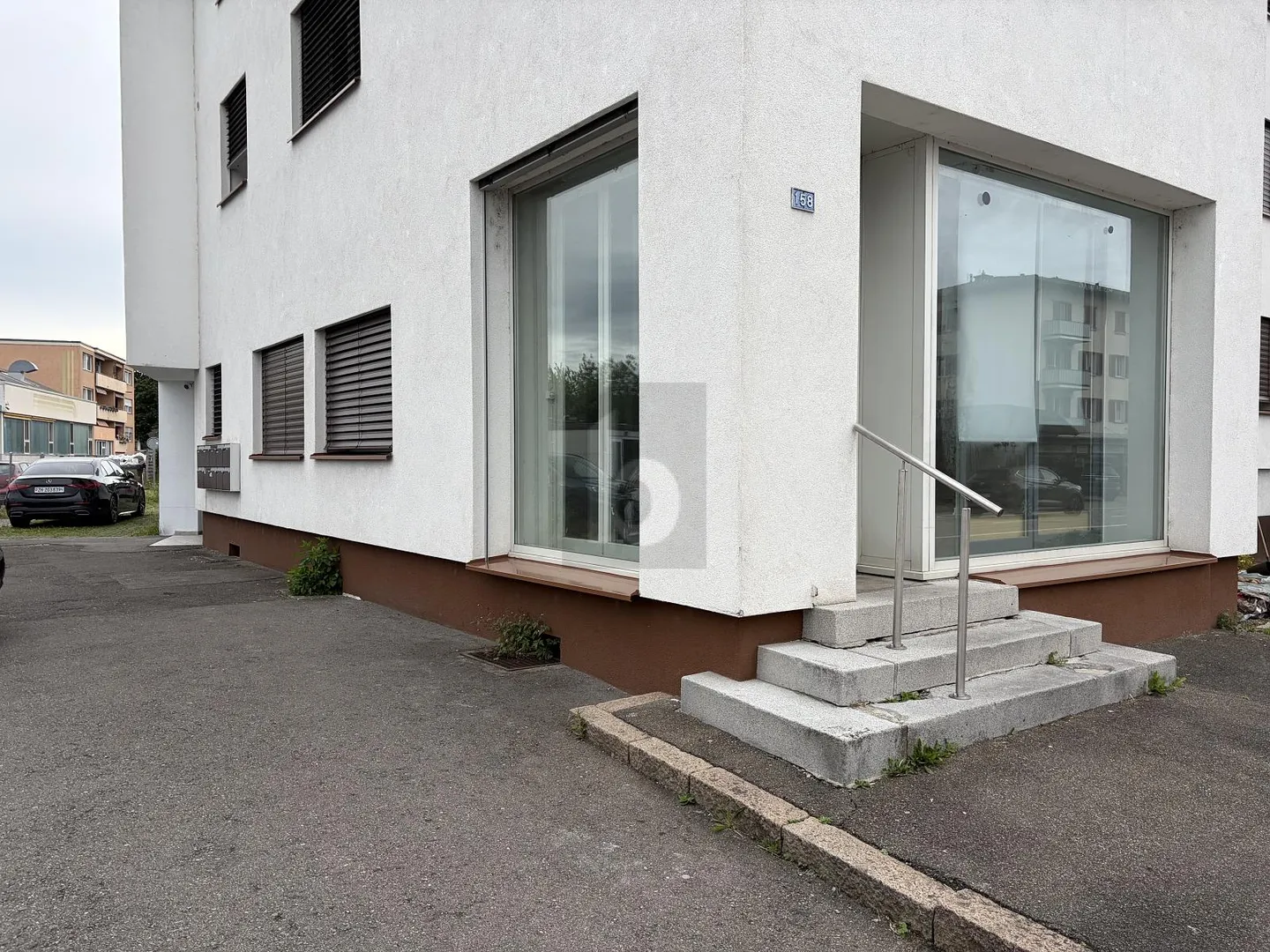STARK FREQUENTIERT, IDEAL FÜR LAUFKUNDSCHAFT - Photo 1 of 6